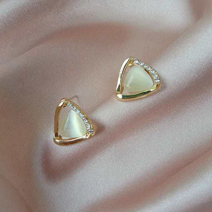 Boucles d'oreilles en cristal et opale triangulaire élégante