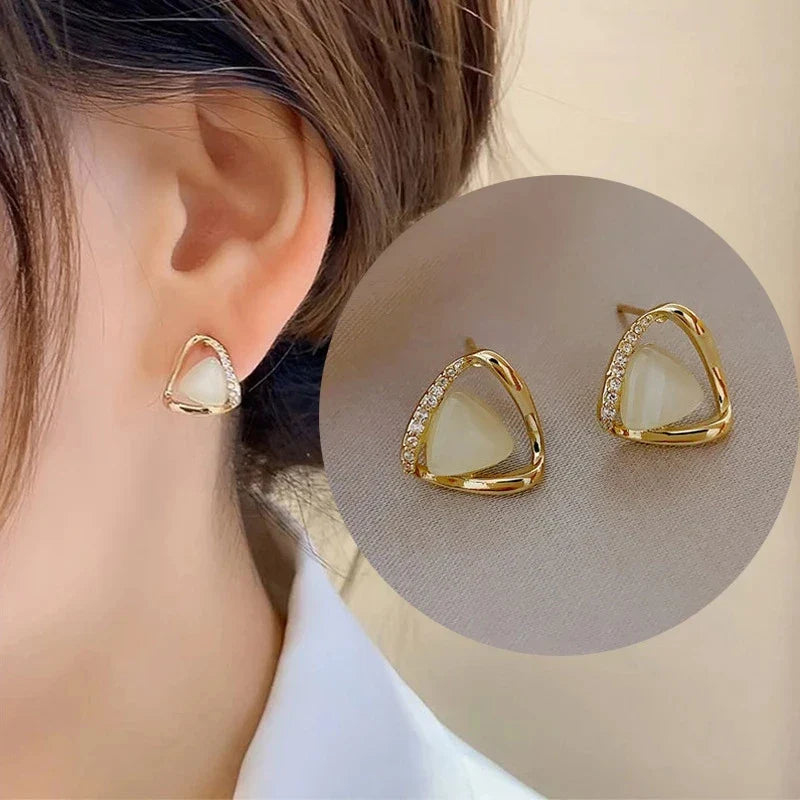 Boucles d'oreilles en cristal et opale triangulaire élégante