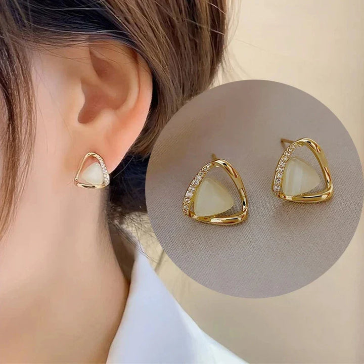 Boucles d'oreilles en cristal et opale triangulaire élégante