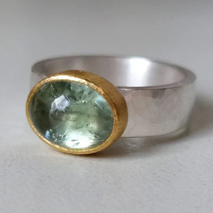 Bague rétro verte Celeste avec pierre polie